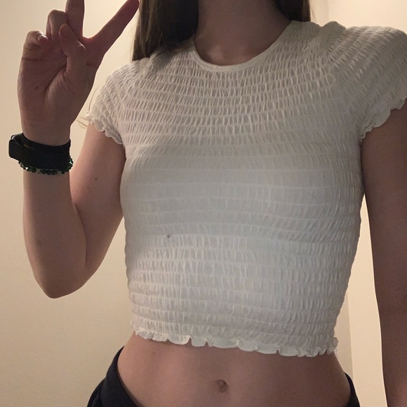 HOLLISTER CROP TOP🤍 Size: XS - Picture 2 of 4